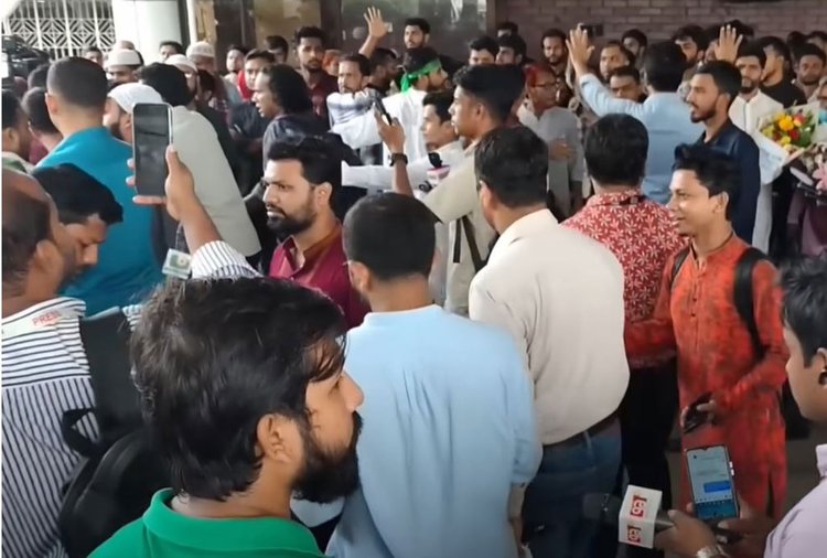 এনসিপির সংবাদ সম্মেলন বর্জন করেন সাংবাদিকেরা। ছবি: ভিডিও থেকে নেওয়া