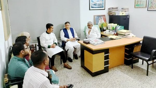 বিএনপি কার্যালয়ে এনসিপির প্রতিনিধিদলের সদস্যরা। ছবি: বিএনপির ফেসবুক পেজ