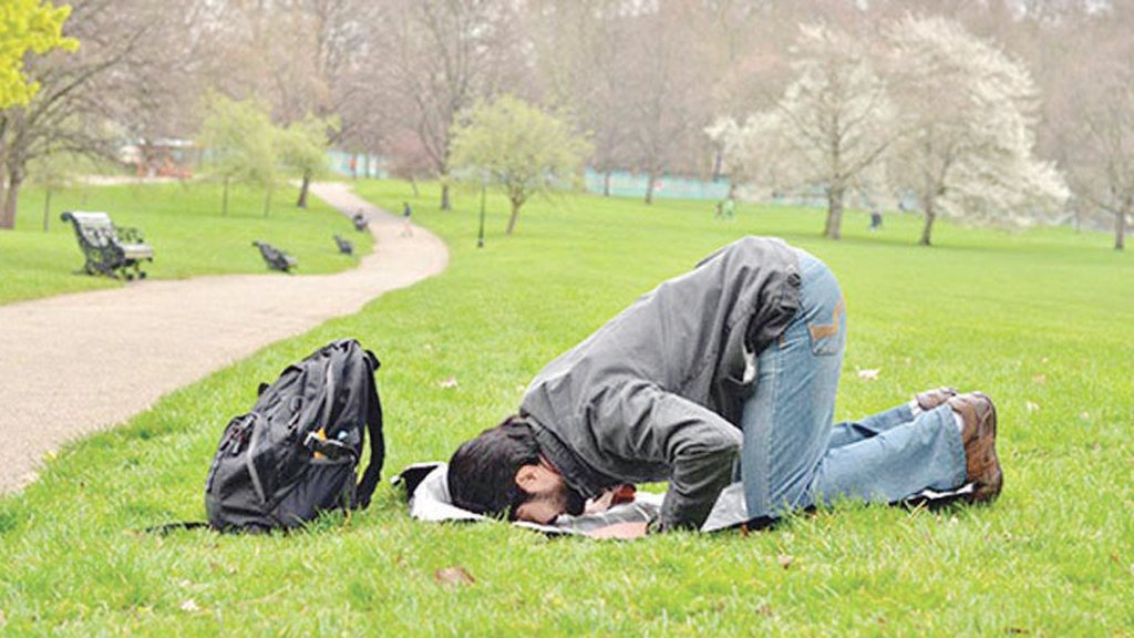 গ্রামের বাড়ি গেলে নামাজ ‘কসর’ করার বিধান