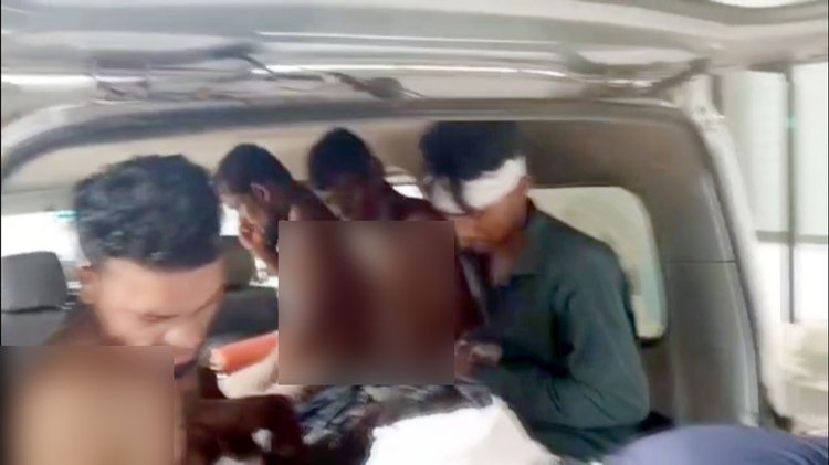 সংঘর্ষে আহতদের কালিয়া উপজেলা স্বাস্থ্য কমপ্লেক্সে নেওয়া হয়। ছবি: সংগৃহীত