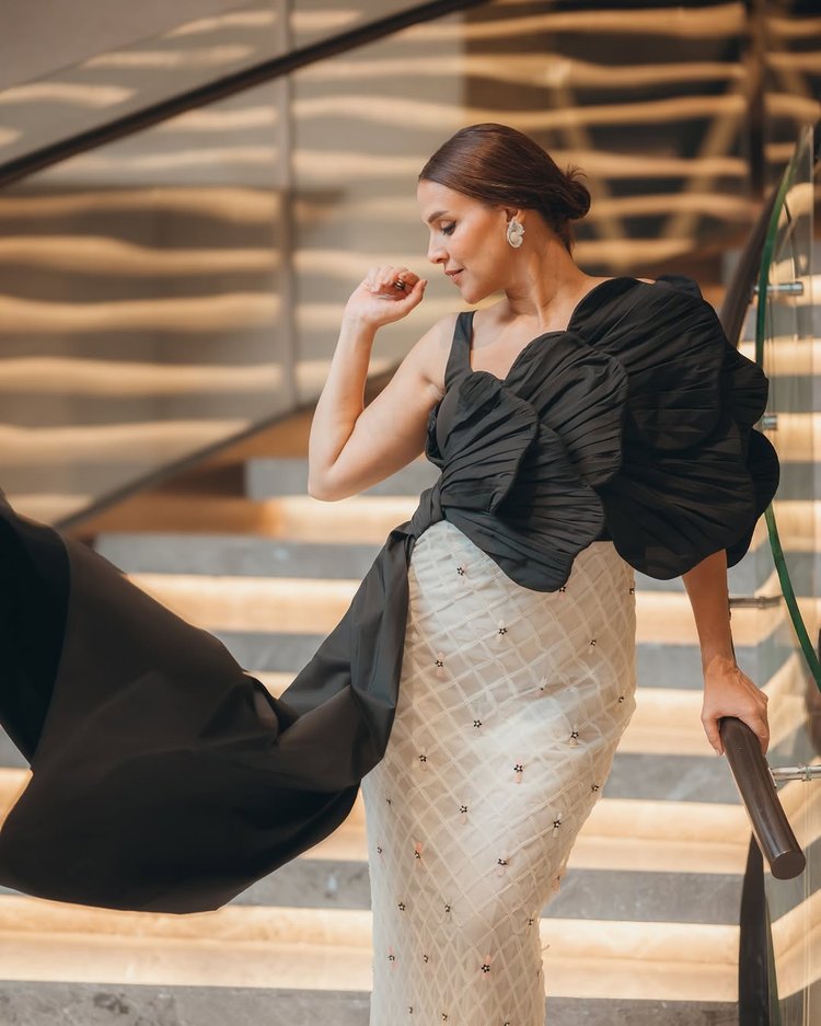 শরীর সুস্থ রাখতে শুধু বাহ্যিক যত্ন নয়, ভেতরের যত্নও জরুরি বলে মনে করেন নেহা ধুপিয়া। ছবি: ইনস্টাগ্রাম