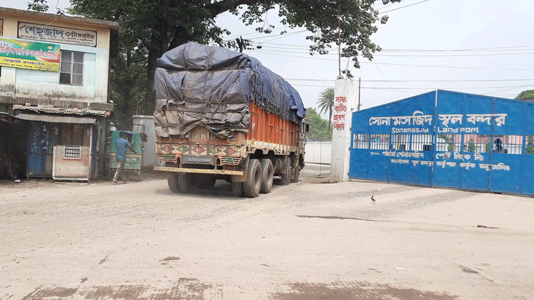 ভারত থেকে পেঁয়াজ আমদানি। ছবি: আজকের পত্রিকা