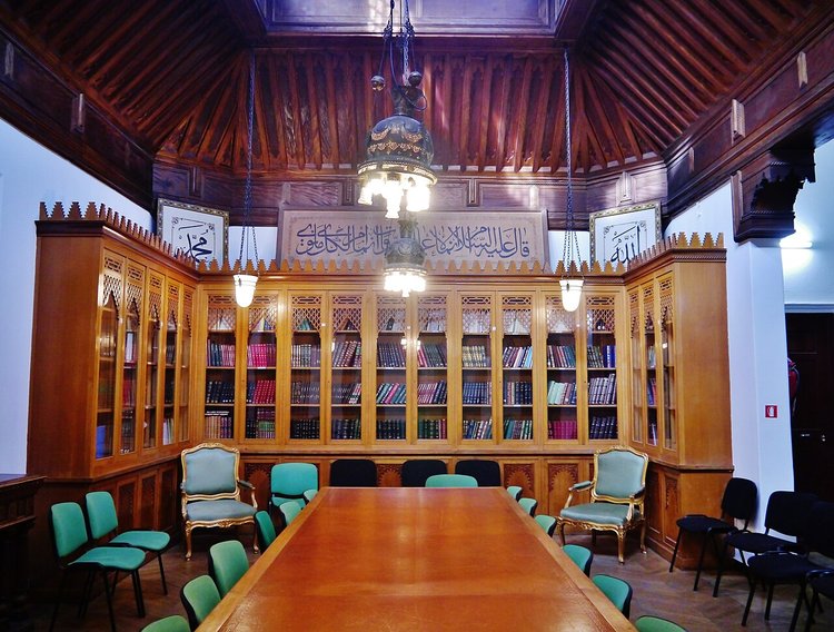 প্যারিসের গ্র্যান্ড মসজিদের গ্রন্থাগার। ছবি: সংগৃহীত