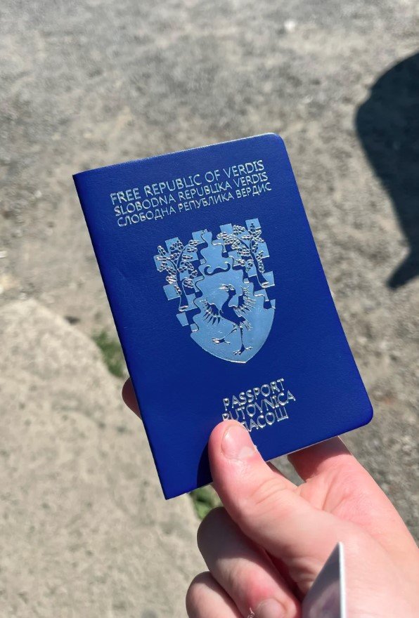 ফ্রি রিপাবলিক অব ভের্ডিস নামে দেশটির পাসপোর্ট। ছবি: সংগৃহীত