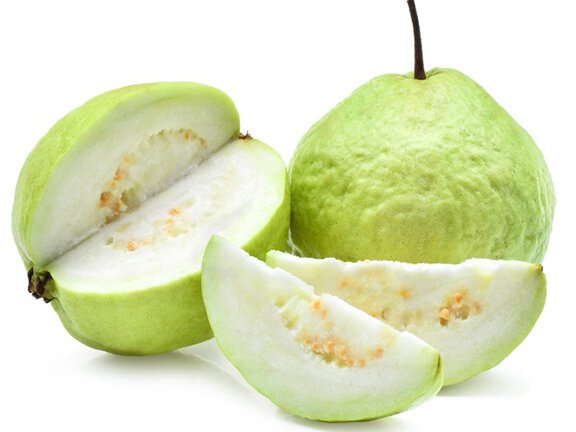 শুধু ফল হিসেবে পাকা পেয়ারা খাওয়াই নয়, এটি দিয়ে তরকারিও রান্না করে খাওয়া যায়।