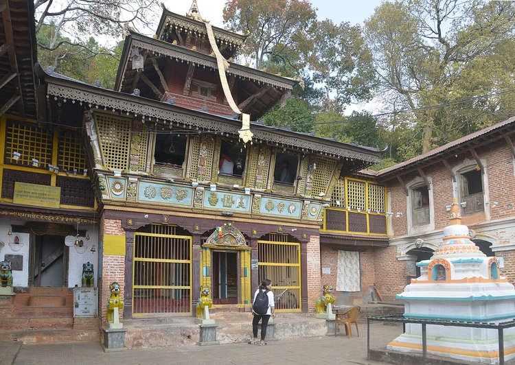 কাঠমান্ডুর দক্ষিণ প্রান্তের ফারফিং প্রকৃতি ও ধর্মীয় ঐতিহ্যের দুর্দান্ত মিশেল। ছবি: উইকিপিডিয়া