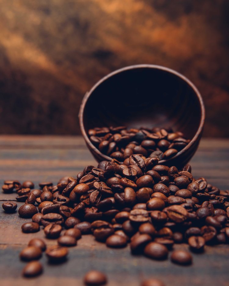 বিশ্ব বাজারে বেড়েছে কফি বিনের দাম। ফলে বেড়েছে প্রতি কাপ কফির দামও। ছবি: ফ্রিপিক