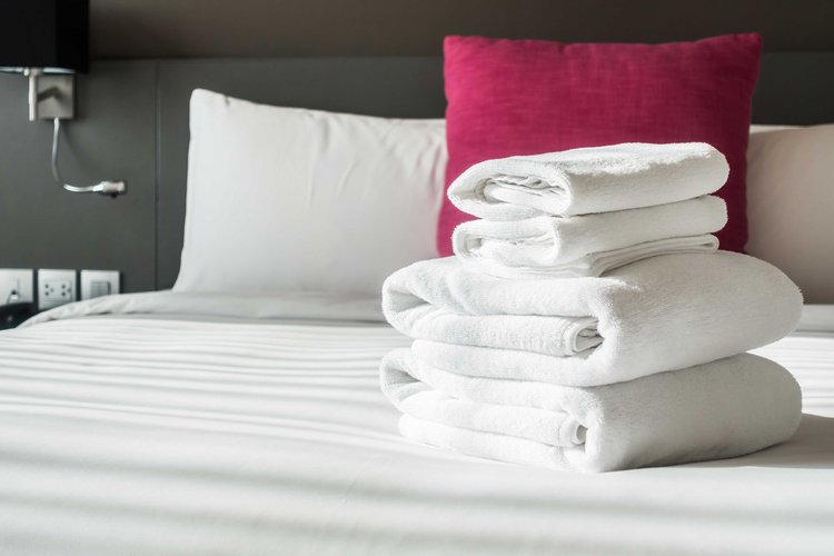 তারকা হোটেল থেকে চুরি যায়ওয়া জিনিসের তালিকায় প্রথমে আছে তোয়ালে। ৭৯ দশমিক ২ শতাংশ হোটেল এই অভিযোগ করেছে। ছবি: ফ্রিপিক