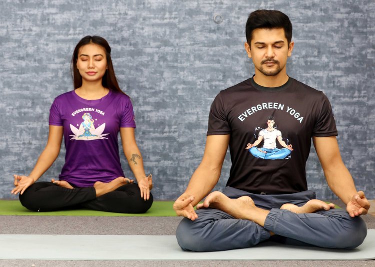 বেশি ভাবনা বা ওভার থিংকিং থেকে মুক্ত থাকতে ধ্যান করতে পারেন। প্রতিদিন ১০ মিনিটের ধ্যানও আপনাকে ভালো রাখবে। ছবি: আজকের পত্রিকা