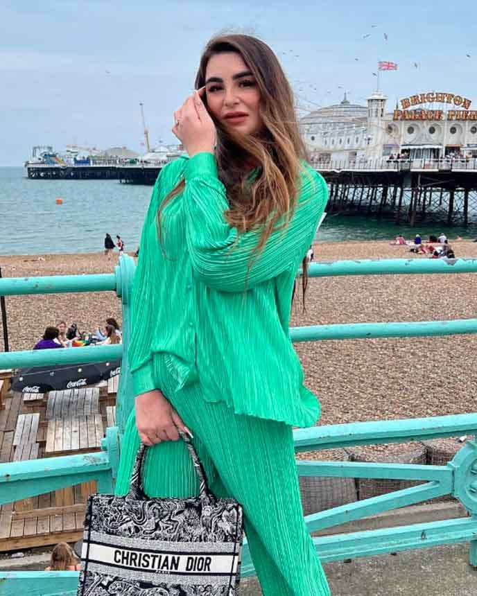 সৌদি আল নাদাক। স্বামীর শর্ত ছিল, তিনি ঘরে রান্না করতে পারবেন না। তাঁর খাবারের ব্যবস্থা হয় রেস্টুরেন্টে বা ব্যক্তিগত শেফের মাধ্যমে। ছবি: ইনস্টাগ্রাম