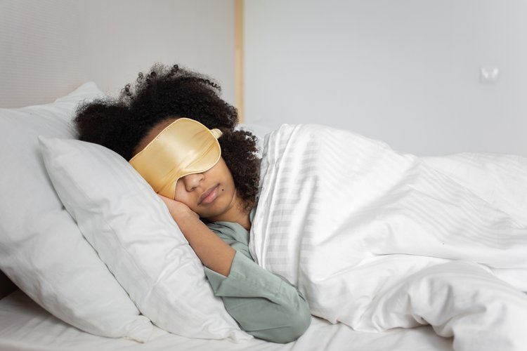 ঘুমের সময় দুজনের আলাদা প্রয়োজন ও আরামকে গুরুত্ব দেওয়াই স্ক্যান্ডিনেভিয়ান স্লিপ মেথডের মূলকথা। প্রতীকী ছবি: পেক্সেলস
