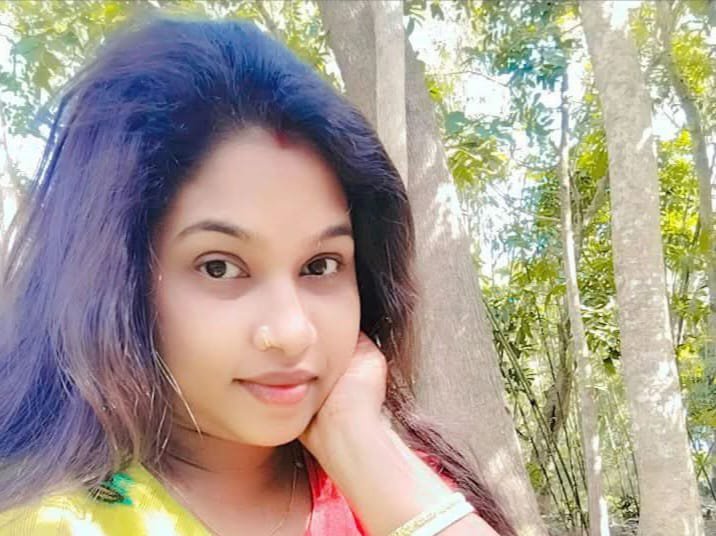 আত্মহননকারী সজল দেউরীর স্ত্রী রঞ্জিতা হালদার। ছবি: সংগৃহীত
