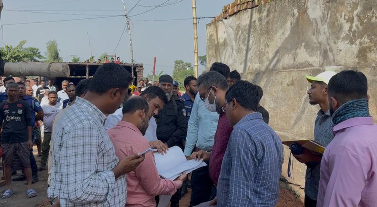 ধামরাইয়ে ইটভাটায় অভিযান। ছবি: সংগৃহীত