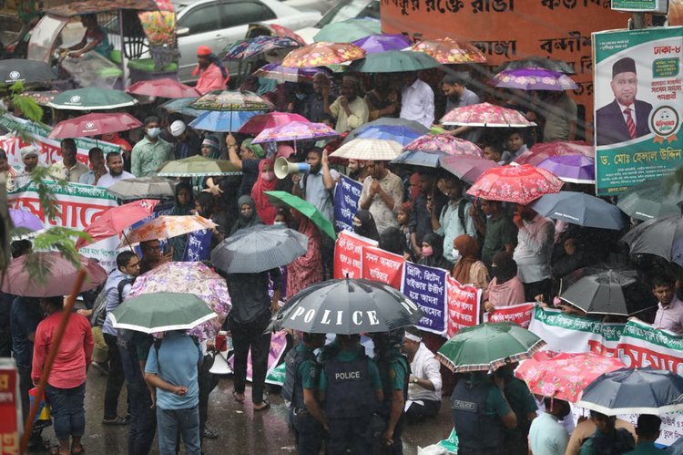 /চূড়ান্ত নিয়োগের দাবিতে রাজধানীর শাহবাগে বিক্ষোভ করেন ১৮ তম শিক্ষক নিবন্ধনের উর্ত্তীণ হওয়া প্রার্থীরা। ছবি: আজকের পত্রিকা