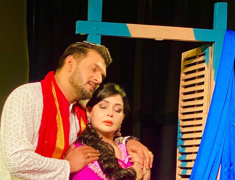 ‘শেষের কবিতা’ নাটকের দৃশ্য। ছবি: প্রাঙ্গণেমোরের সৌজন্যে
