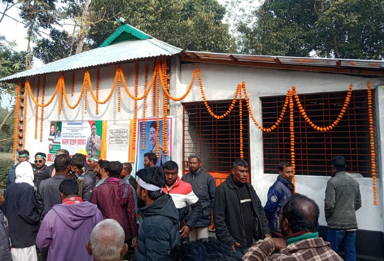 আজ সোমবার নীলফামারীর লক্ষ্মীচাপ ইউনিয়নের দুবাছুরির এক অনুষ্ঠানে ভার্চুয়ালি যোগ দিয়ে বিএনপির ভারপ্রাপ্ত চেয়ারম্যান তারেক রহমান এসব কথা বলেন। ছবি: আজকের পত্রিকা