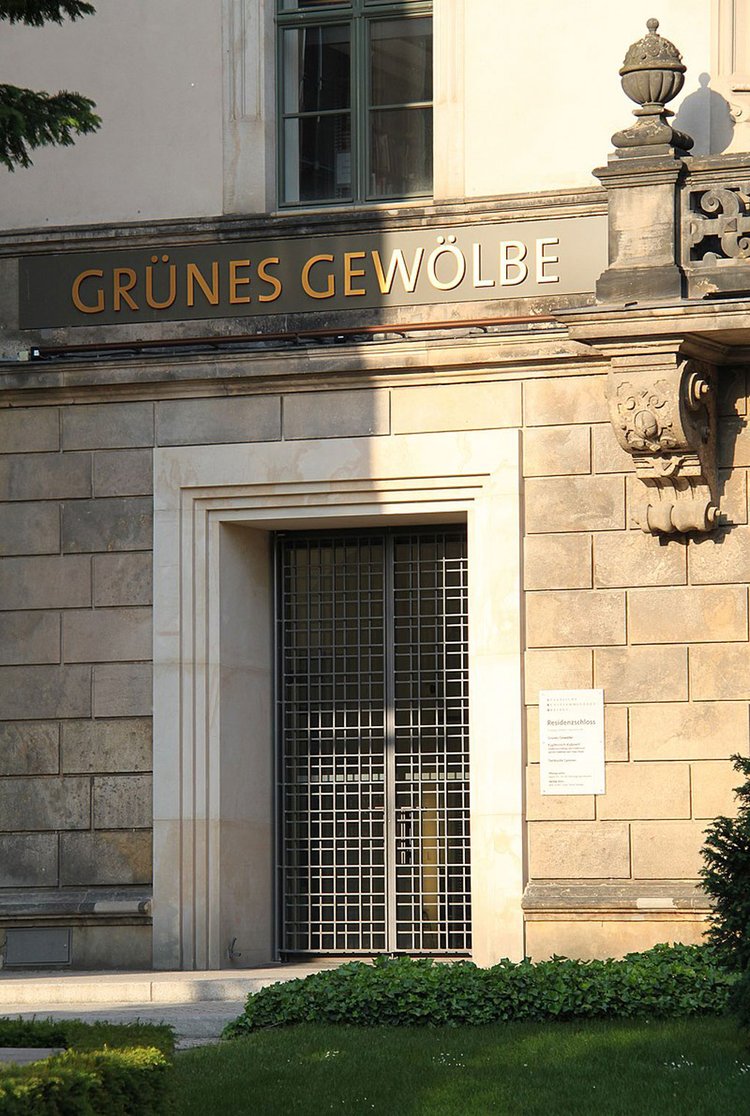 The-Dresden-Green-Vault-photo-wiki