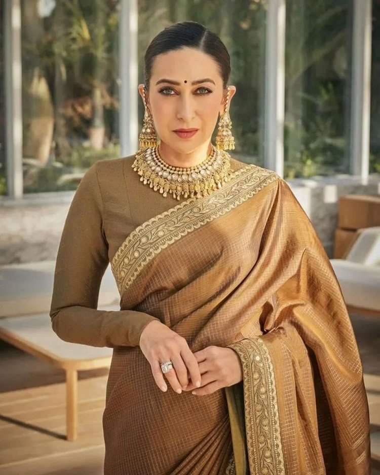 যে কারণে লন্ডনে আটকে আছে সঞ্জয়ের মরদেহ, অপেক্ষায় আছেন কারিশমা কাপুর