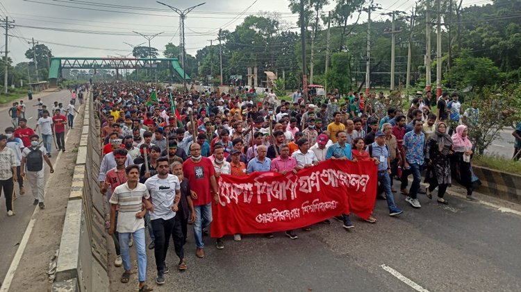 ৫ আগষ্ট, লং মার্চে জাহাঙ্গীরনগর বিশ্ববিদ্যালয়ের মিছিল।