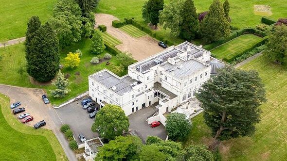 উইন্ডসর এস্টেটের অন্তর্গত এই রয়্যাল লজ ছেড়ে দিতে হবে অ্যান্ড্রুকে। ছবি: সংগৃহীত