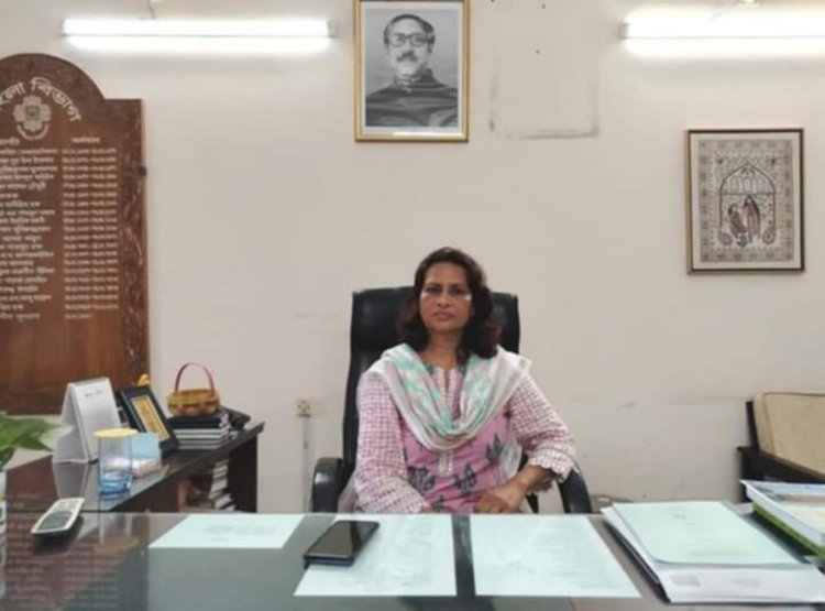 ১ আগষ্ট, নিজের কার্যালয় থেকে শেখ হাসিনার ছবি সরিয়ে ফেলেন জাবি অধ্যাপক শামীমা সুলতানা