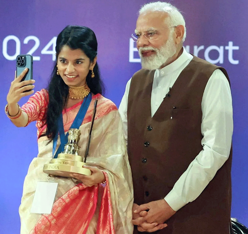 Maithili Thakur with Modi