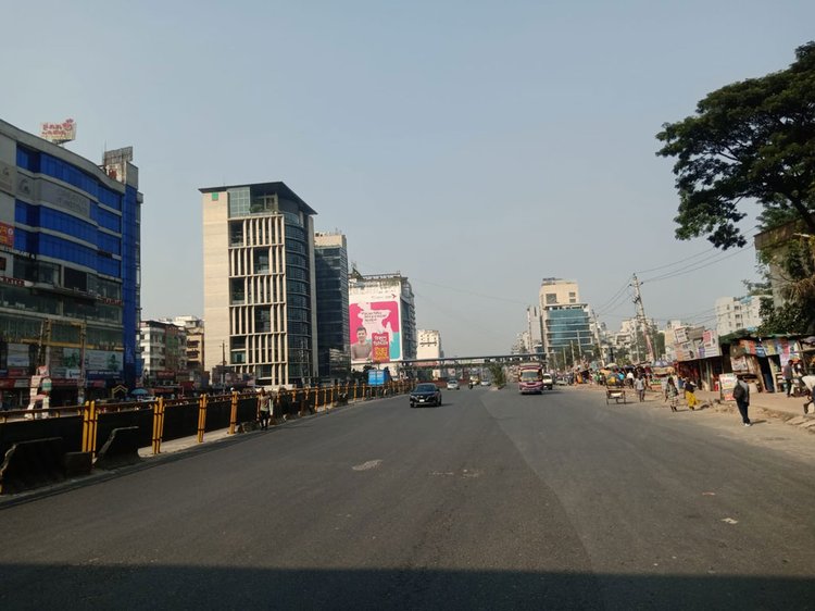 কার্যক্রম নিষিদ্ধ আওয়ামী লীগের লকডাউনের দিন উত্তরার সড়ক ছিল অনেকটাই ফাঁকা। ছবি: আজকের পত্রিকা
