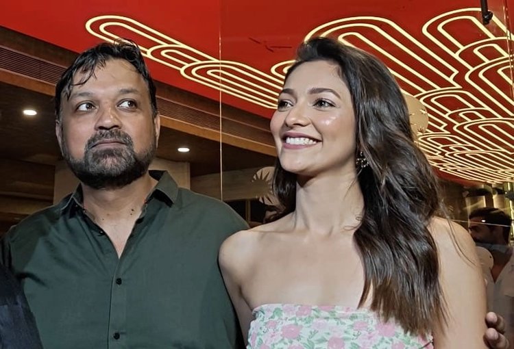‘ডিয়ার মা’ সিনেমার প্রিমিয়ারেও সারাক্ষণ একসঙ্গে ছিলেন সৃজিত-সুস্মিতা। ছবি: সংগৃহীত