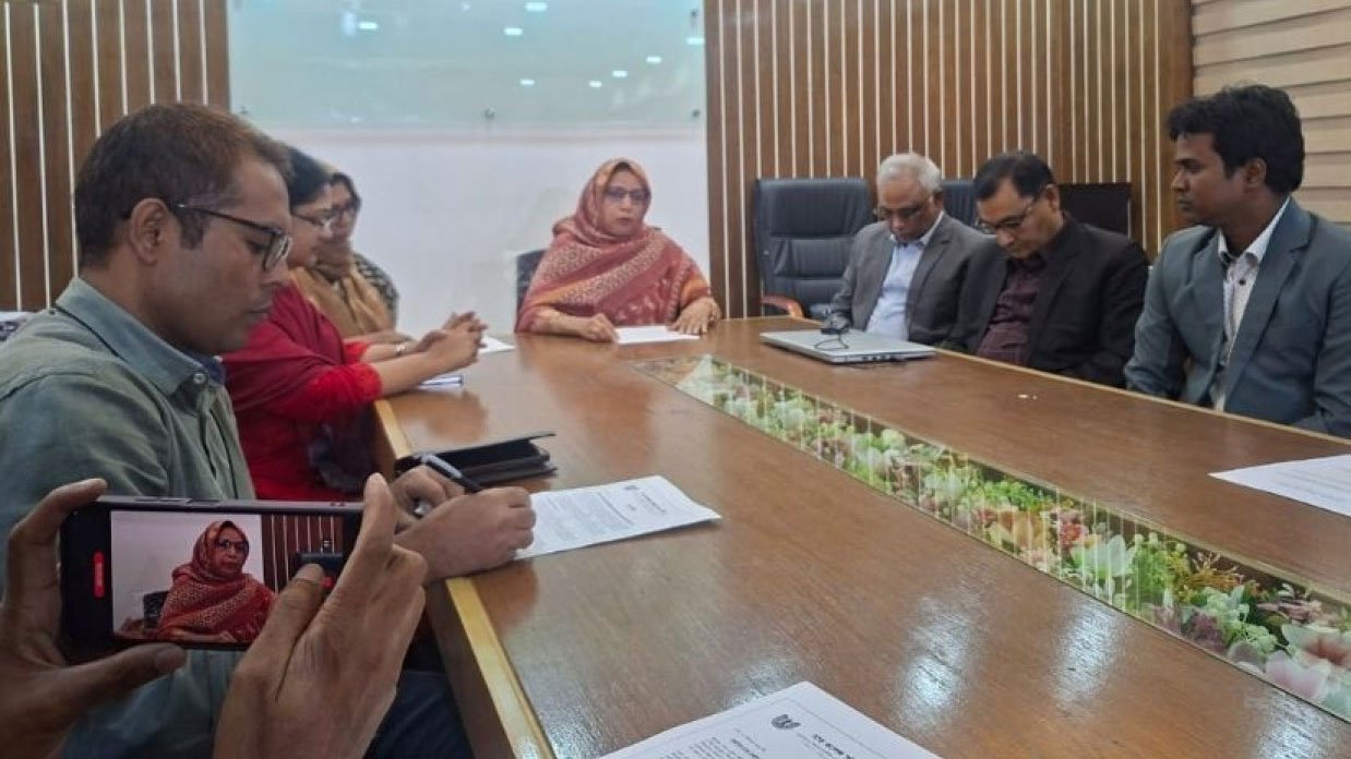 ঢাকা সেন্ট্রাল ইউনিভার্সিটি: স্কুলিং পদ্ধতি বাতিলের দাবিতে গণজমায়েতের ডাক শিক্ষা ক্যাডারদের