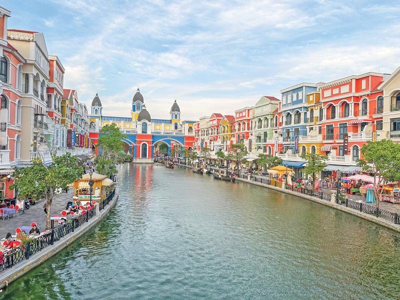 ভিয়েতনামে চোখধাঁধানো পর্যটনের হাতছানি