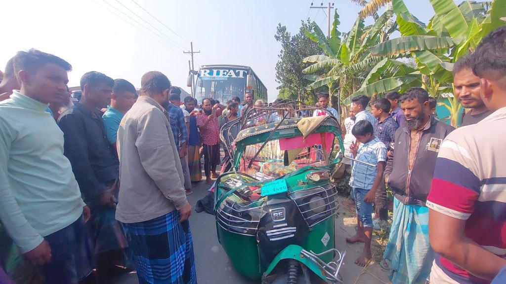 শেরপুরে বাসের চাপায় স্বামী-স্ত্রীসহ নিহত ৬