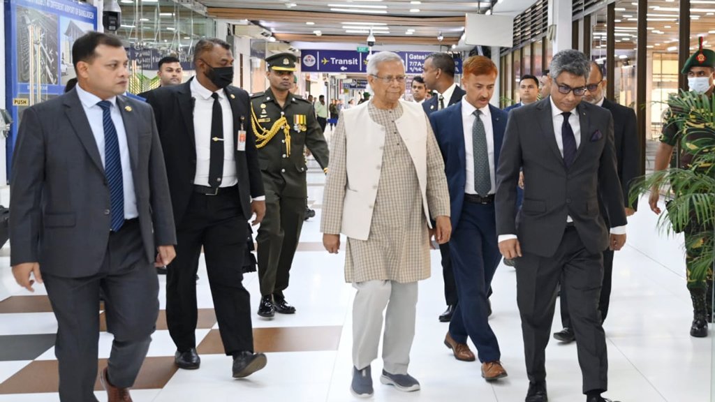 মালয়েশিয়ার উদ্দেশে ঢাকা ছেড়েছেন প্রধান উপদেষ্টা