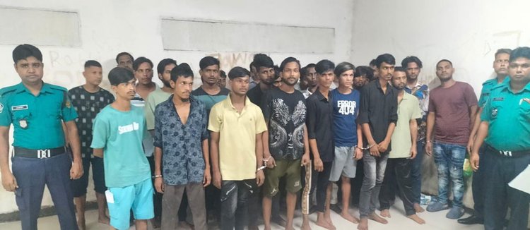 অভিযানে আটকেরা। ছবি: সংগৃহীত