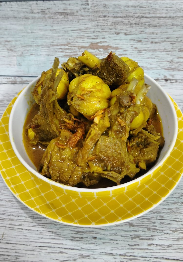 রসুন দিয়ে খাসির মাংসের শাহি মসলা। ছবি: আনিসা আক্তার নূপুর