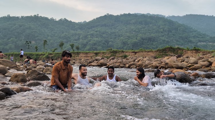 গত মঙ্গলবার তোলা ছবি। উৎমাছড়া, সিলেট। ছবি: আজকের পত্রিকা