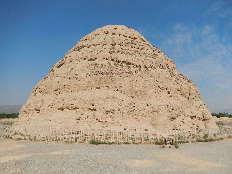 Xixia-Imperial-Tombs,-China-wiki-2