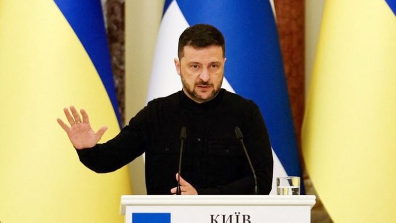 উপসাগরীয় দেশগুলোকে ইরানি ড্রোন হামলা থেকে বাঁচাতে পাশে দাঁড়ানোর প্রস্তাব জেলেনস্কির