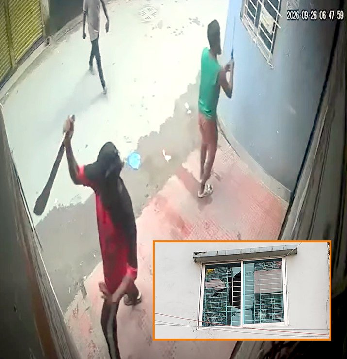 শ্যামলী হাউজিংয়ে অস্ত্রধারীদের হামলা। ছবি: সংগৃহীত