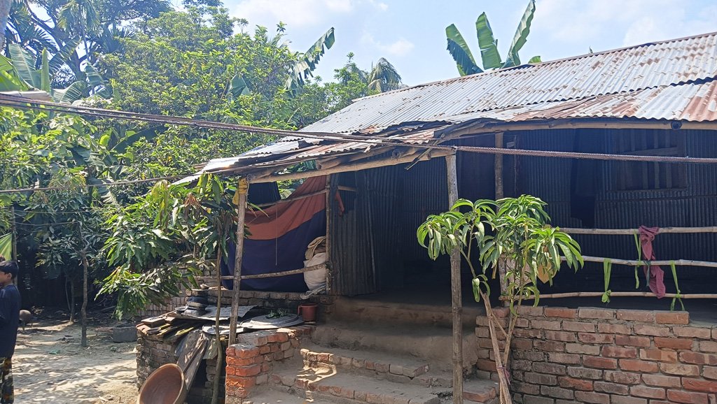 গায়ে কেরোসিন ঢেলে আগুন, কলেজছাত্রীর মৃত্যু