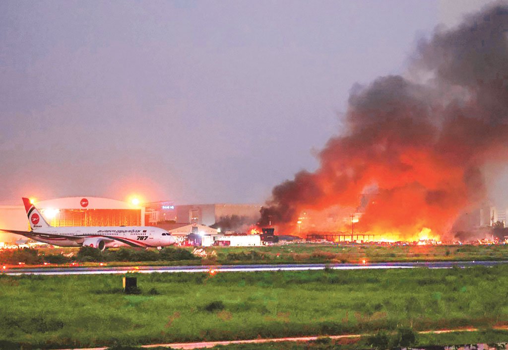 বিমানবন্দরে আগুন: কার্গো গুদামে ছিল মেয়াদোত্তীর্ণ রাসায়নিক দ্রব্য