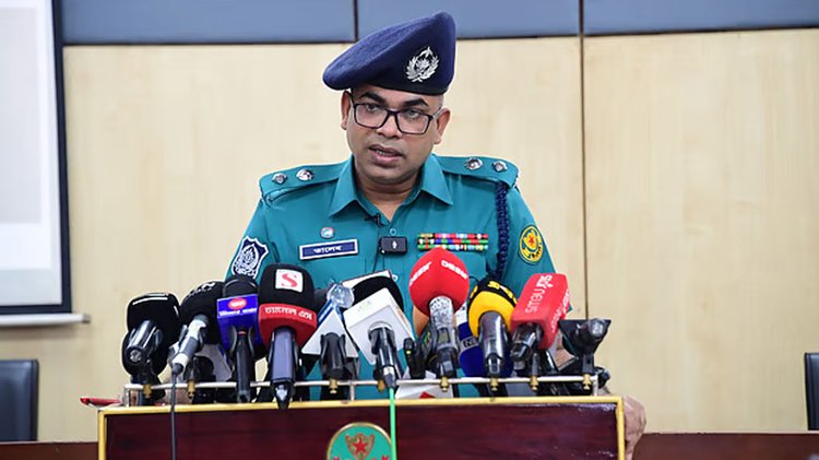 সংবাদ সম্মেলনে ঢাকা মহানগর পুলিশের গণমাধ্যম ও জনসংযোগ বিভাগের উপকমিশনার মুহাম্মদ তালেবুর রহমান। ছবি: ডিএমপির সৌজন্যে