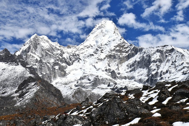 ৬ হাজার ৮১২ মিটার উচ্চতার আমা দাবলাম চূড়া। ছবি: সংগৃহীত