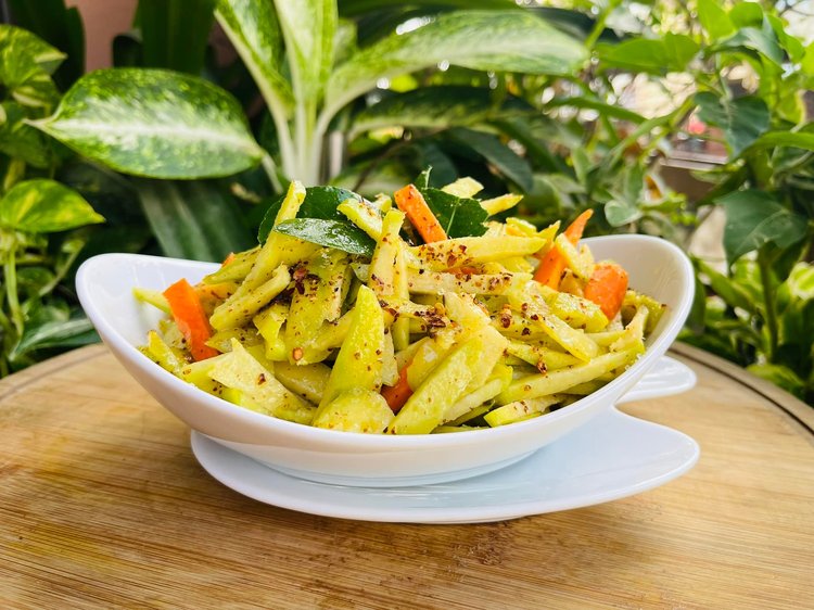 আমড়া ও গাজরের সালাদ। ছবি: লেখক