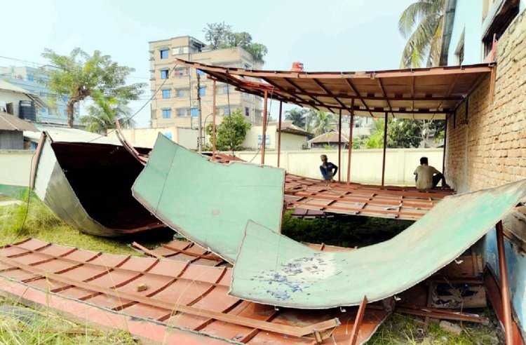 বরগুনার বঙ্গবন্ধু নৌকা জাদুঘর ভেঙে ফেলা হয়েছে। ছবি: আজকের পত্রিকা