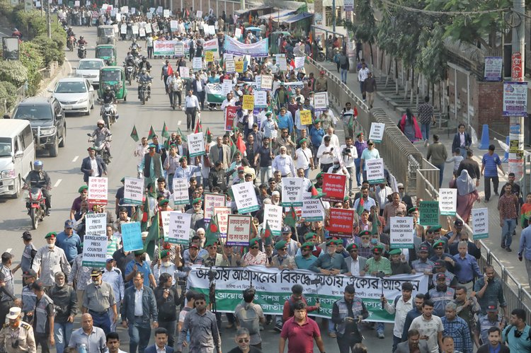 রাজধানীতে সাবেক সেনা কর্মকর্তাদের সমাবেশ। ছবি: আজকের পত্রিকা