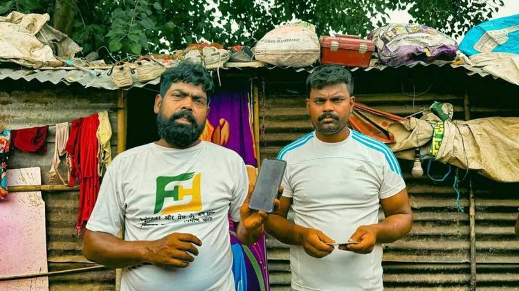 ১৫ বছর ধরে গুরগাঁওয়ের বস্তির বাসিন্দা দিনমজুর আথের আলী শেখ। ছবি: বিবিসি