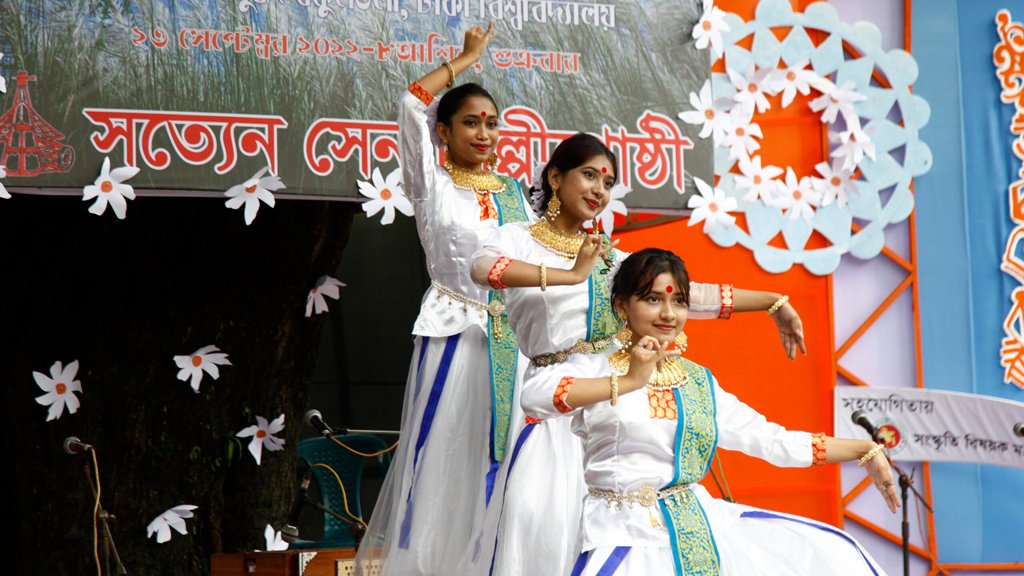 ‘অনেকের আপত্তি ও গন্ডগোলের আশঙ্কায়’ চারুকলার শরৎ উৎসব স্থগিত, গেন্ডারিয়াতেও বাধা