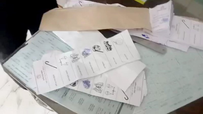 কুমিল্লার এক কেন্দ্রে ব্যালট ছিনতাইয়ের চেষ্টা, সিল মারা ৩৮টি ব্যালট উদ্ধার