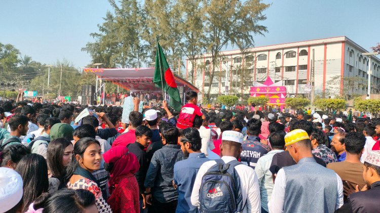 বরিশালে আজ রাজকীয় সংবর্ধনা পায় ফরচুন বরিশাল। সৌজন্য ছবি