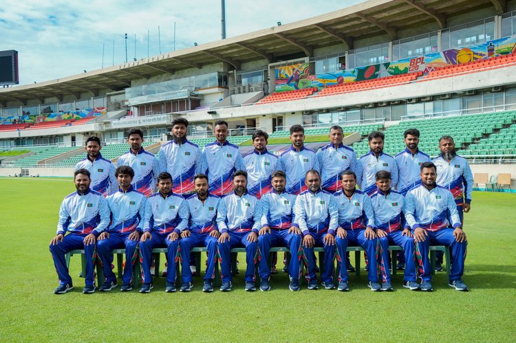 এশিয়ান গেমস খেলতে যাওয়ার আগে বাংলাদেশ ক্রিকেট দলের ফটোসেশন। ছবি: বিসিবি